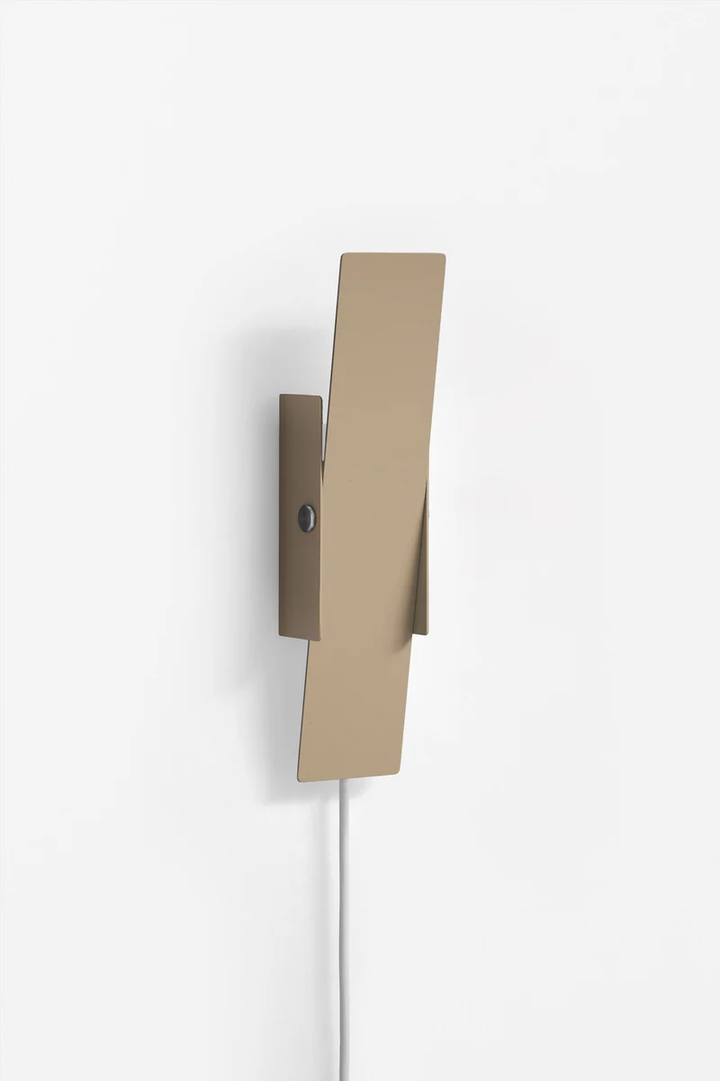 Pivoting Wall Lamp