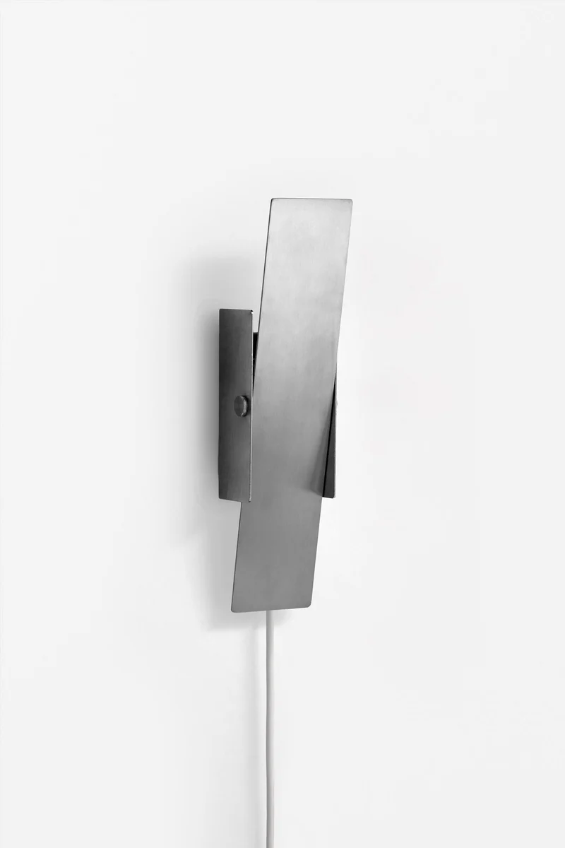 Pivoting Wall Lamp