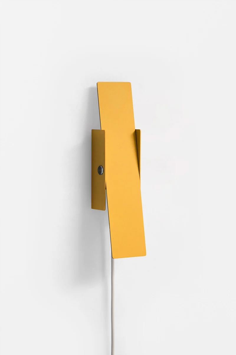 Pivoting Wall Lamp