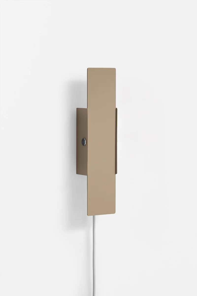 Pivoting Wall Lamp