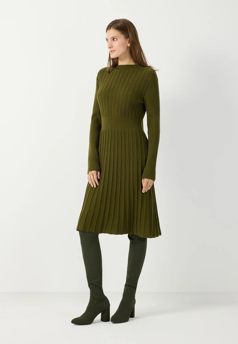 Strickkleid mit Rippenstruktur