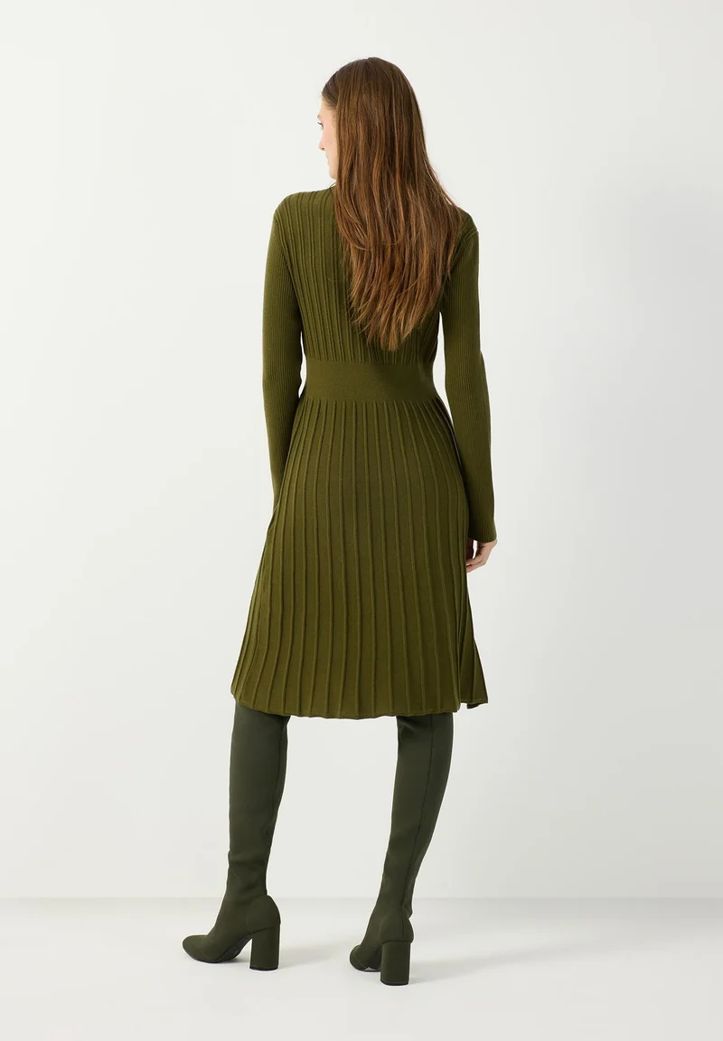 Strickkleid mit Rippenstruktur