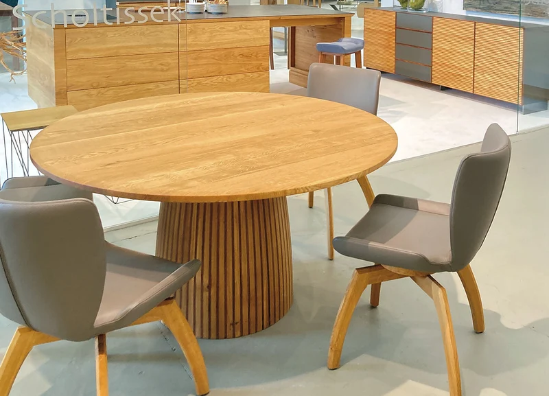 Esstisch Astana - Markanter Typ aus echtem Holz