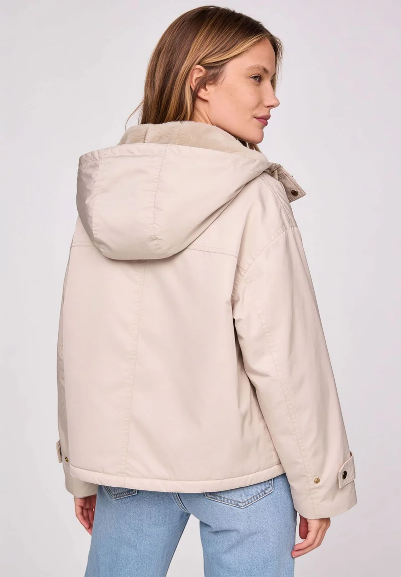 Jacke mit Kapuze