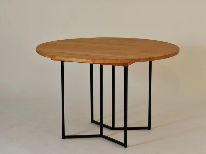 Tisch Orbis, Kernbuche, D 120 cm - Einzelstück im Preis gesenkt