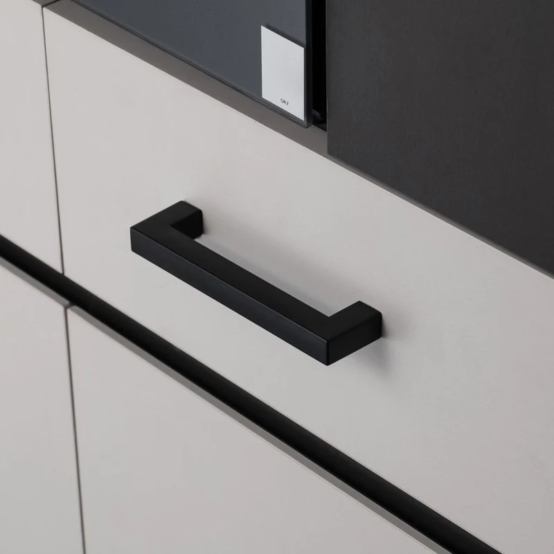 Möbelgriff aus Edelstahl Schwarz matt quadratisch 15x15mm Profil