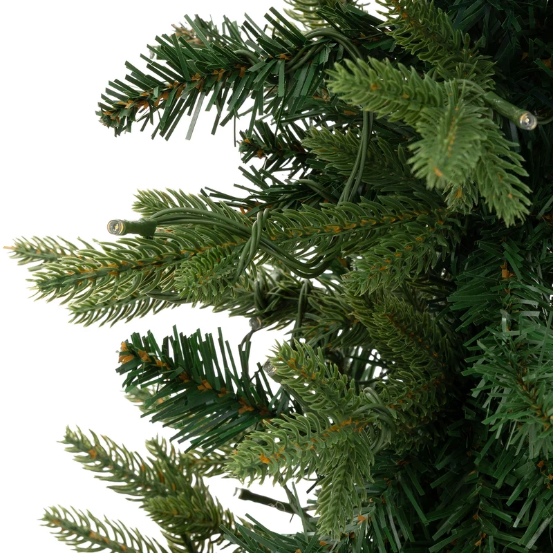 ECD Germany | Künstlicher Weihnachtsbaum Naturgetreu mit Lichterkette 150 cm Grün Tannenbaum mit Standfuß Weihnachtsdeko Christbaum schmal 689 Spitzen
