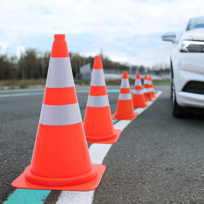 ECD Germany | Pylonen 10er Set groß mit 2 reflektierenden Streifen 75 cm aus PE Orange Verkehrskegel Leitkegel Warnkegel Absperrkegel Verkehrshütchen