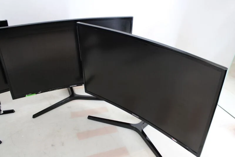 4x Samsung 27 Zoll Curved Monitore C27F398FWR / C27F396FHU – Set
