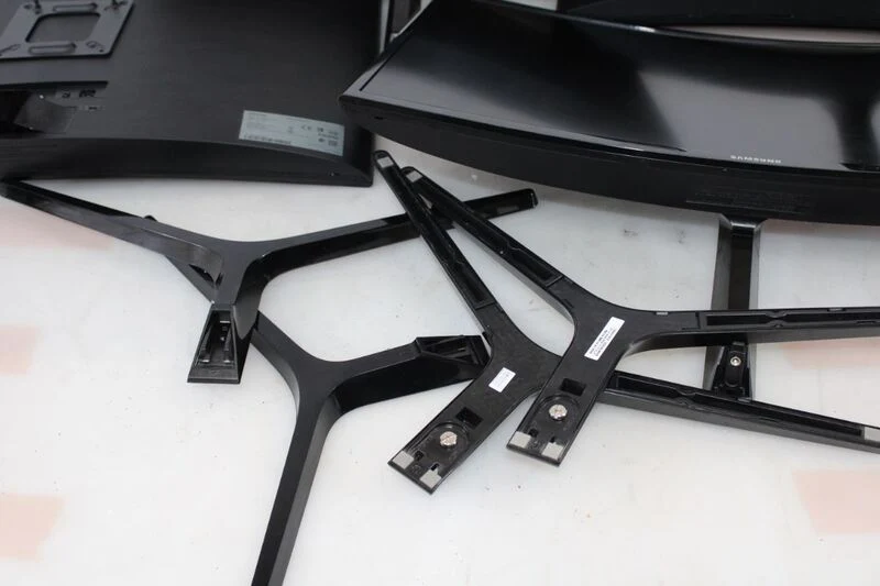 4x Samsung 27 Zoll Curved Monitore C27F398FWR / C27F396FHU – Set