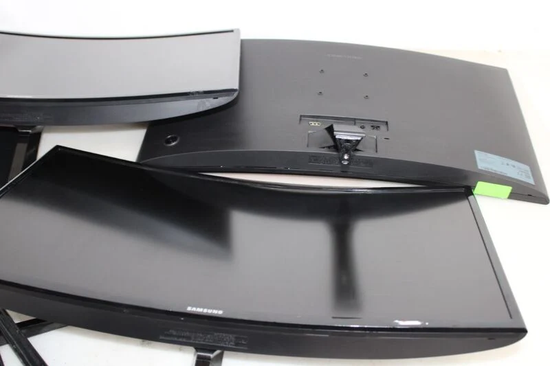 4x Samsung 27 Zoll Curved Monitore C27F398FWR / C27F396FHU – Set
