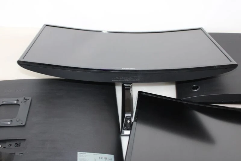 4x Samsung 27 Zoll Curved Monitore C27F398FWR / C27F396FHU – Set