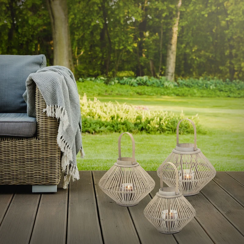 Bambus Laterne, Windlicht H: 47 cm Holzfarbe, Boho Gartenlaterne mit Henkel & Glaseinsatz, Flechtoptik Kerzenhalter
