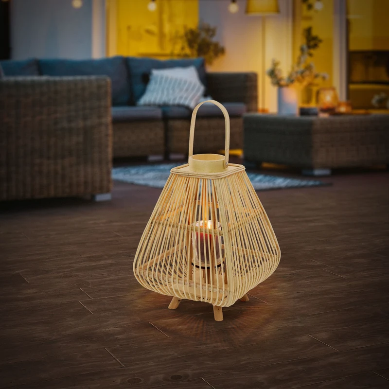 Bambus Laterne, Windlicht H: 55,5 cm Holzfarbe, Boho Gartenlaterne mit Henkel & Glaseinsatz, Flechtoptik Kerzenhalter