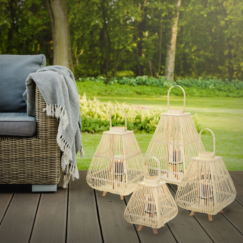 Bambus Laterne, Windlicht H: 55,5 cm Holzfarbe, Boho Gartenlaterne mit Henkel & Glaseinsatz, Flechtoptik Kerzenhalter