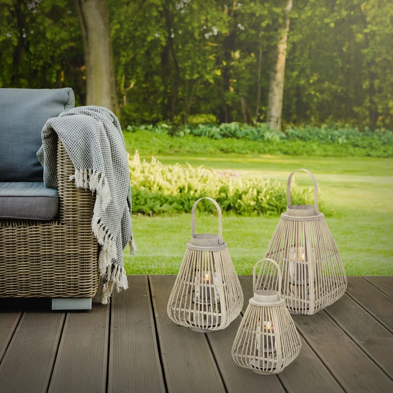Bambus Laterne, Windlicht H: 50 cm Holzfarbe, Boho Gartenlaterne mit Henkel & Glaseinsatz, Flechtoptik Kerzenhalter