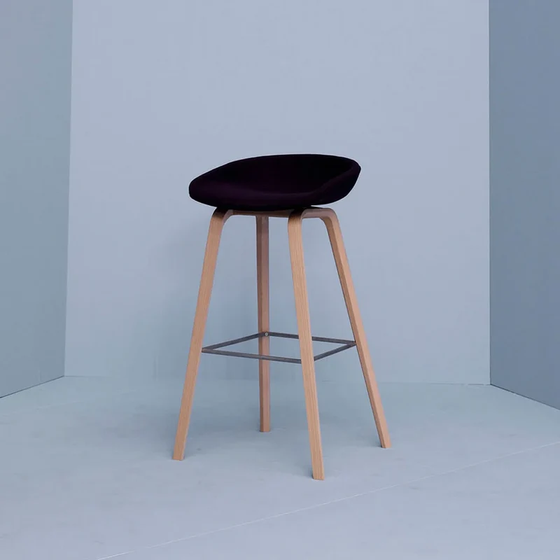 B-Ware HAY Hocker Barstuhl About A Stool Sitzhöhe 65 cm Eiche Schwarz Kunststoffgleiter