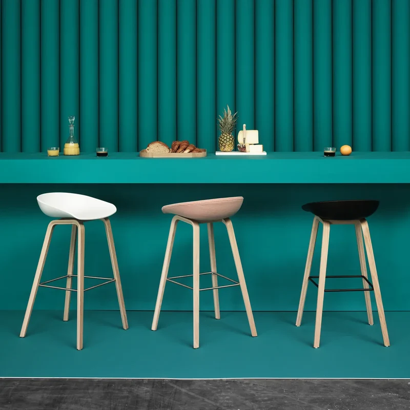B-Ware HAY Hocker Barstuhl About A Stool Sitzhöhe 65 cm Eiche Schwarz Kunststoffgleiter