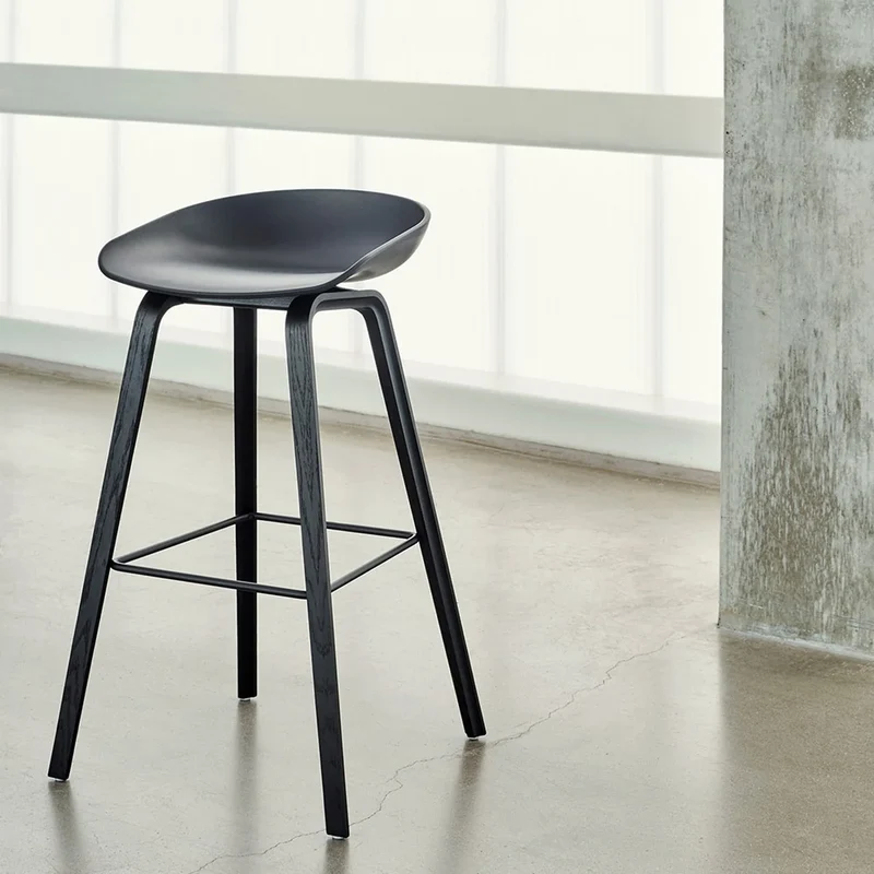 B-Ware HAY Hocker Barstuhl About A Stool Sitzhöhe 65 cm Eiche Schwarz Kunststoffgleiter