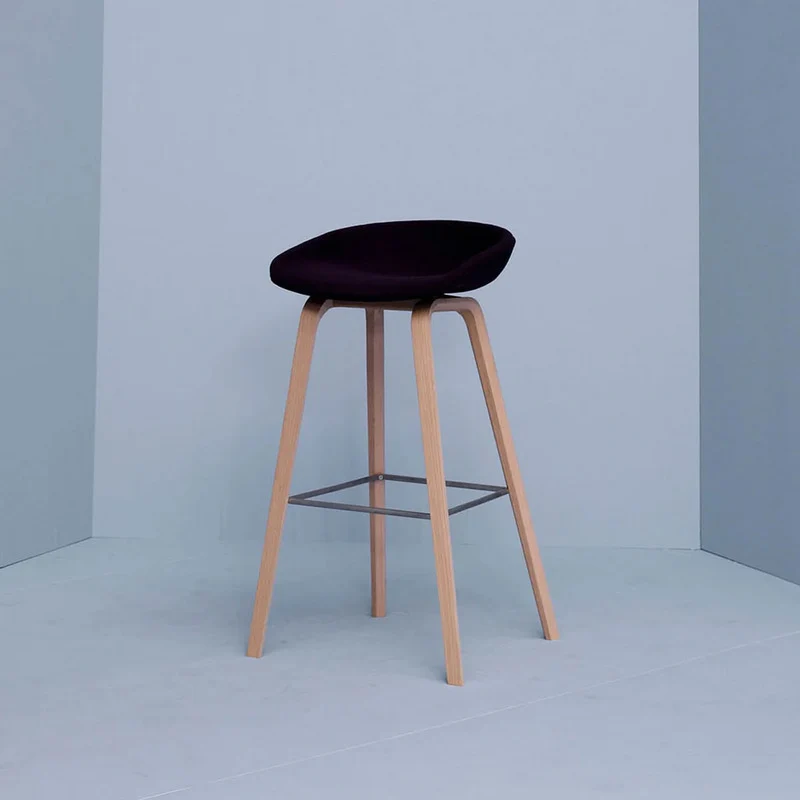 B-Ware HAY Hocker Barstuhl About A Stool Sitzhöhe 65 cm Eiche Schwarz Kunststoffgleiter