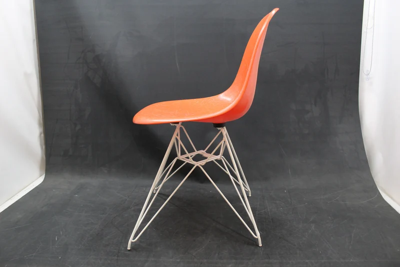 B-Ware Vitra Eames Fiberglass Side Chair DSR Stuhl Küchenstuhl Esszimmerstuhl Orange