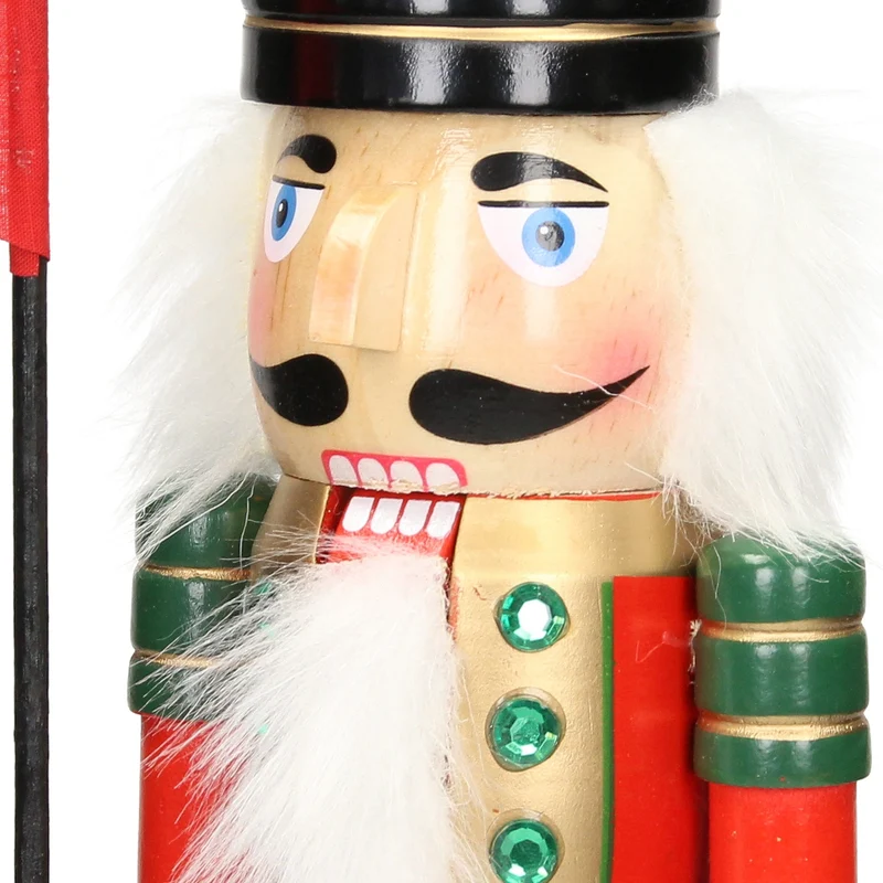 Nussknacker Soldat mit schwarzem Hut und Fahne 38 cm aus Holz