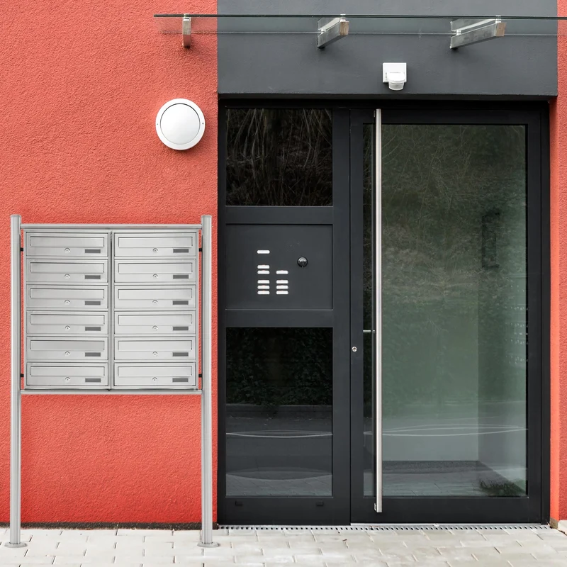 Briefkastenanlage mit Standfuß 12 Fach Silber 89x150x27 cm aus Edelstahl