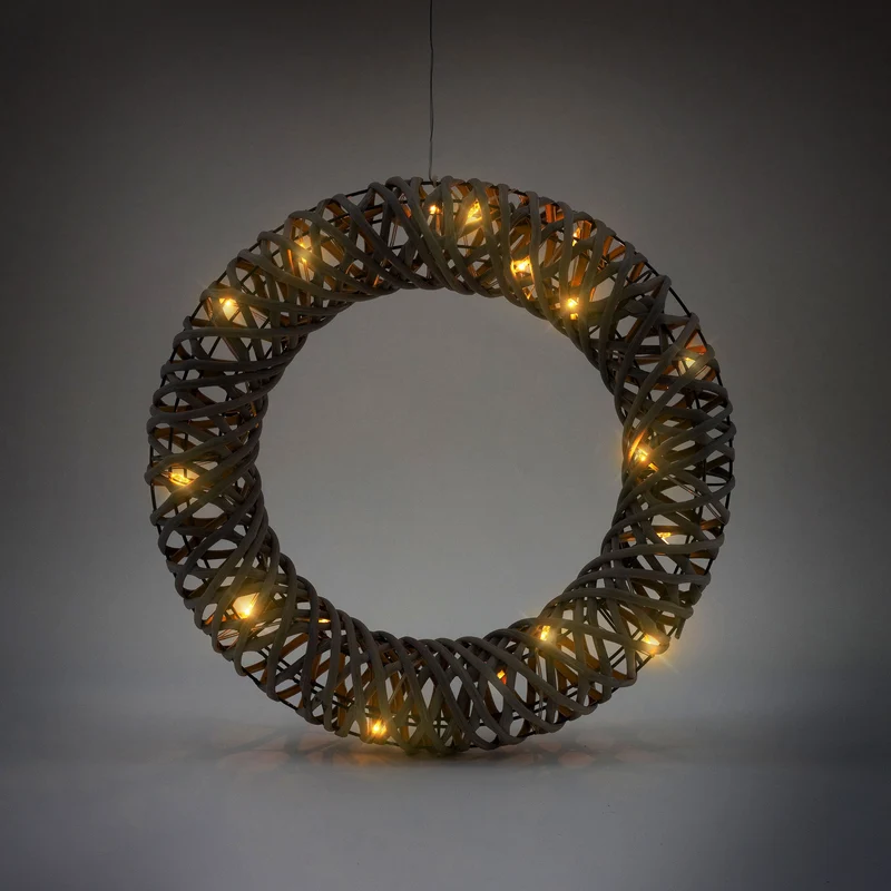 Weihnachtskranz mit LED Lichterkette warmweiß Ø40 cm aus Metall und Rattan