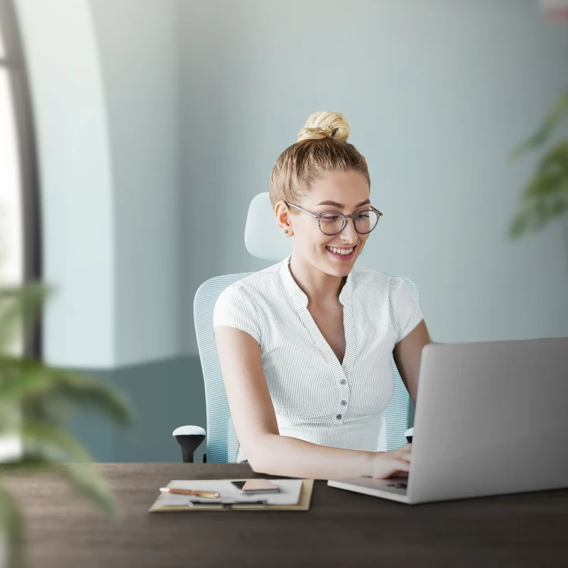 Ergonomischer Bürostuhl Blau Netzgewebe mit verstellbarer Kopfstütze und Rollen ML-Design