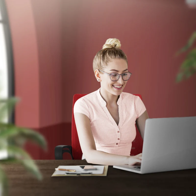 Ergonomischer Bürostuhl mit Armlehnen Netzgewebe Rot mit Rollen ML-Design