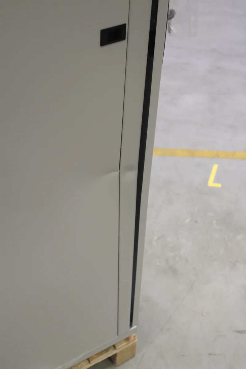 B-Ware Intellinet Netzwerkschrank Rack Serverschrank Lichtgrau 42HE Montiert 19 Zoll