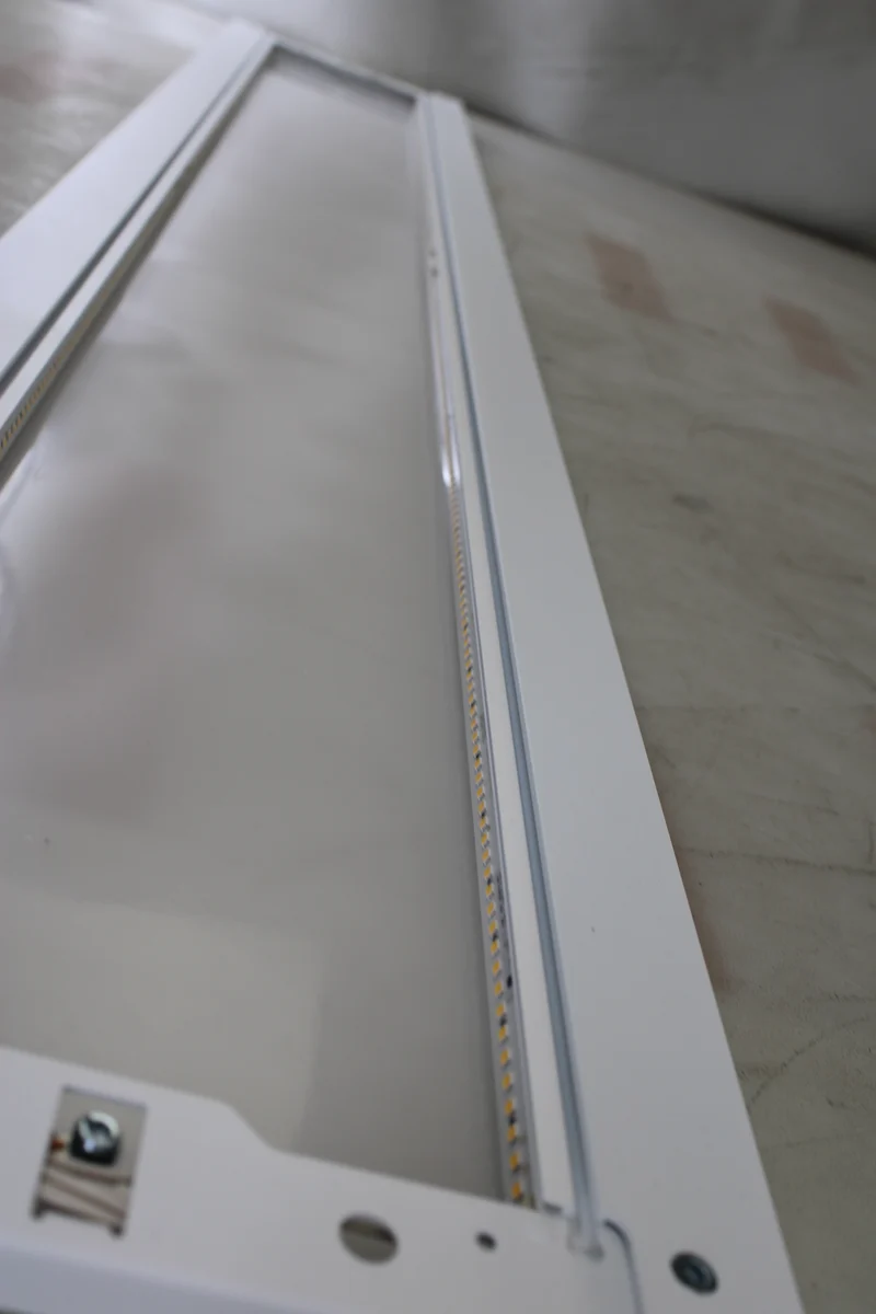 Trilux Pendelleuchte Hängelampe LED Lampe Weiß Aluminium Leuchte SIEHE TEXT/FOTO